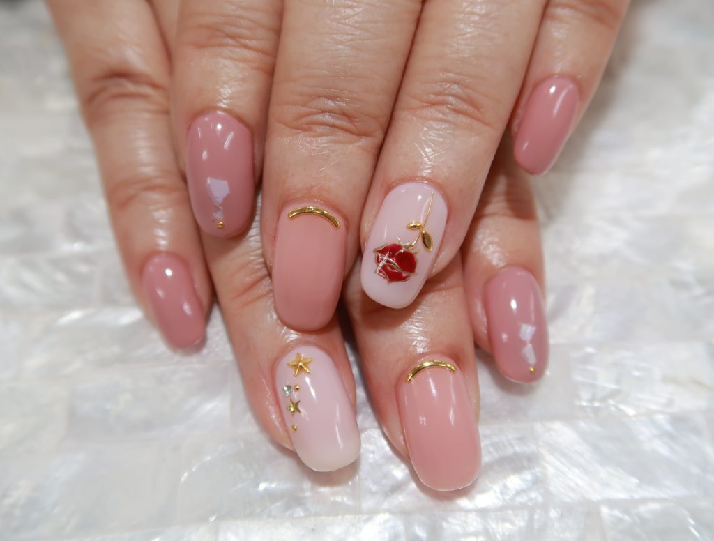 大人可愛いバラアート ネイルサロンnails Qoo