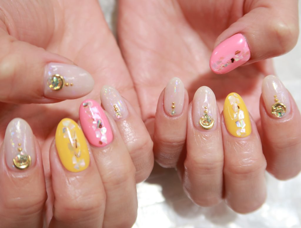 カラフルなデザインネイルネイルサロンnails Qoo