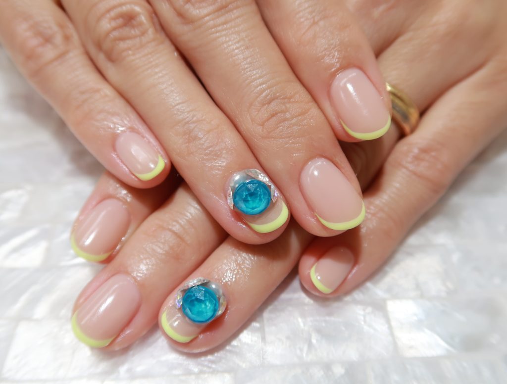 夏のビジューネイルネイルサロンnails Qoo