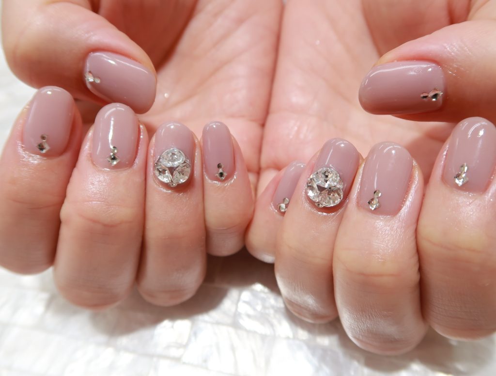 グレージュカラーのネイル ネイルサロンnails Qoo